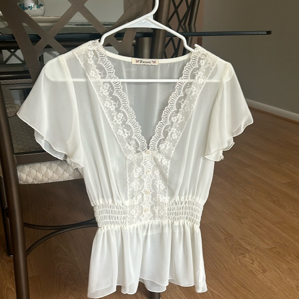 Short sleeve sheer top, size small